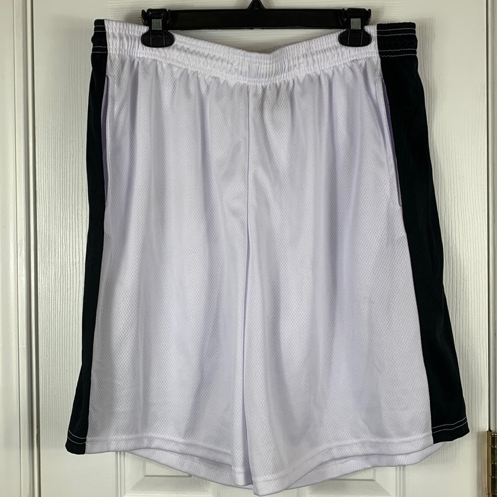 NWOT Zone Pro white/black stripe size XL. 100% polyester. Has pockets.